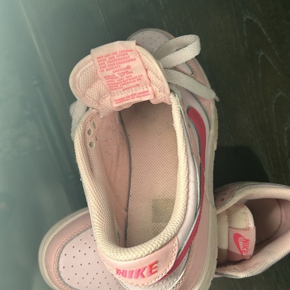 Nike Dunk Low (GS)⭐⭐ "Triple Pink" Barbie - Picture 7 of 8